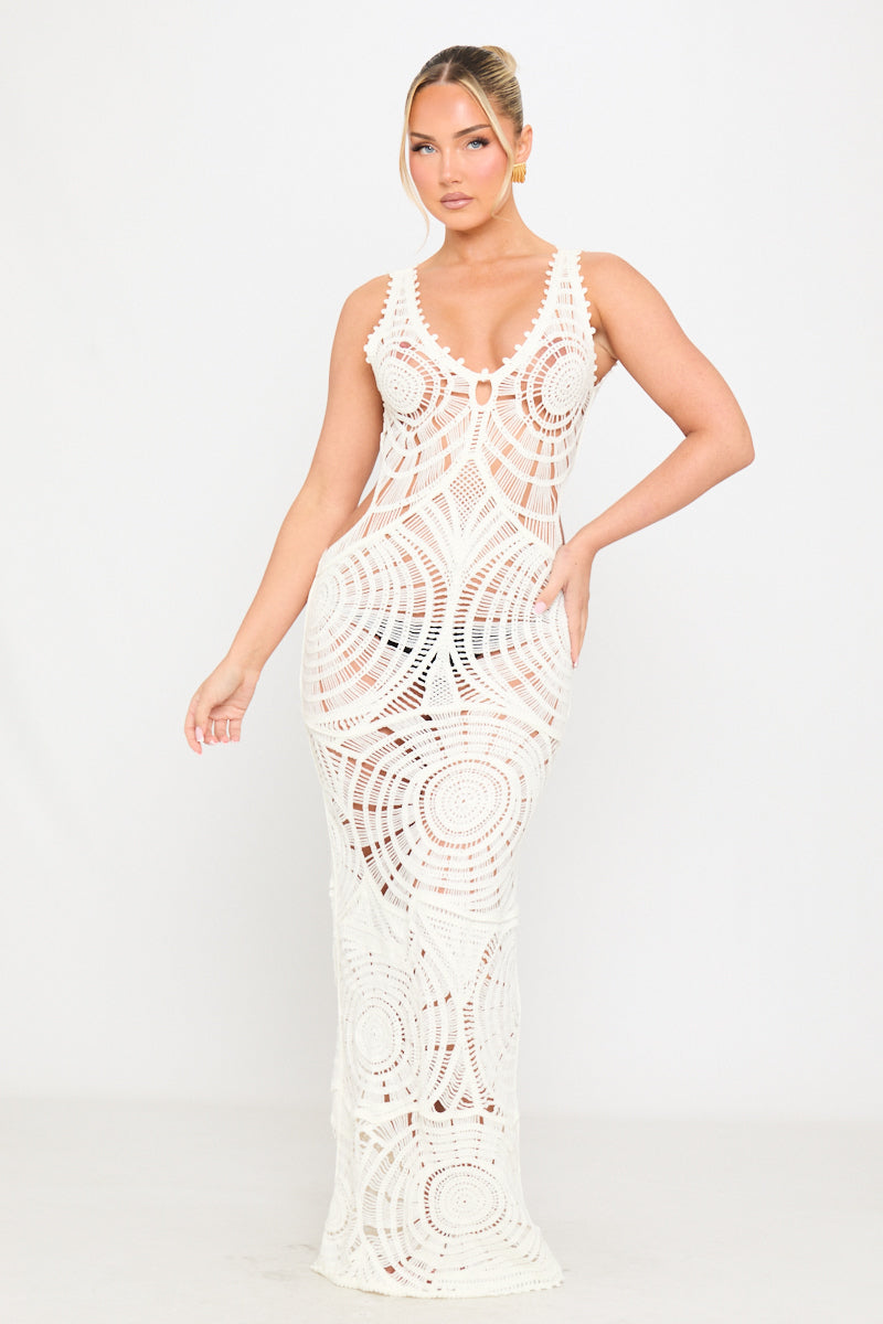 Cremefarbenes Maxikleid aus Häkelstrick mit Cut-outs