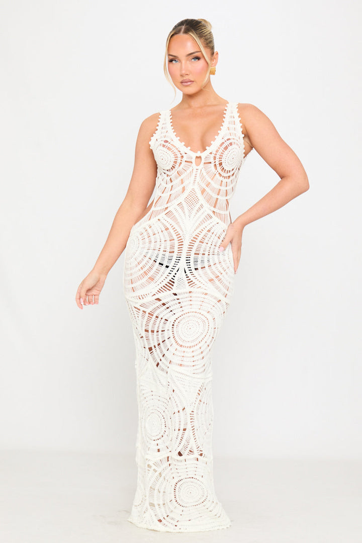 Cremefarbenes Maxikleid aus Häkelstrick mit Cut-outs