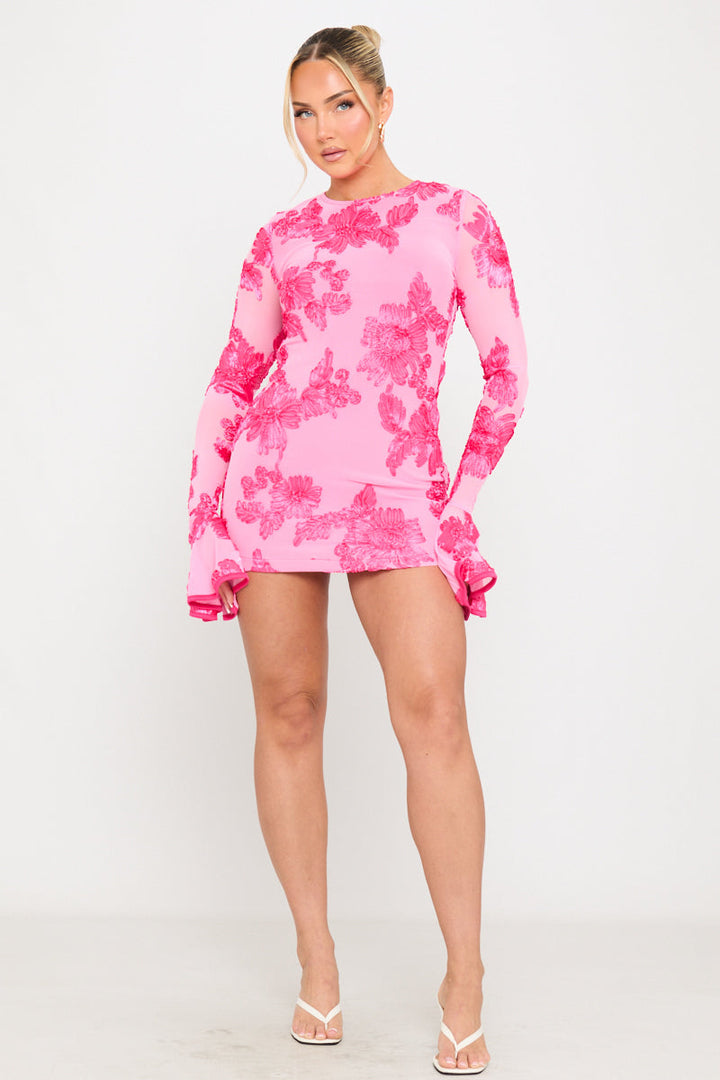 Rosa Minikleid mit offenem Rücken und Blumenstickerei