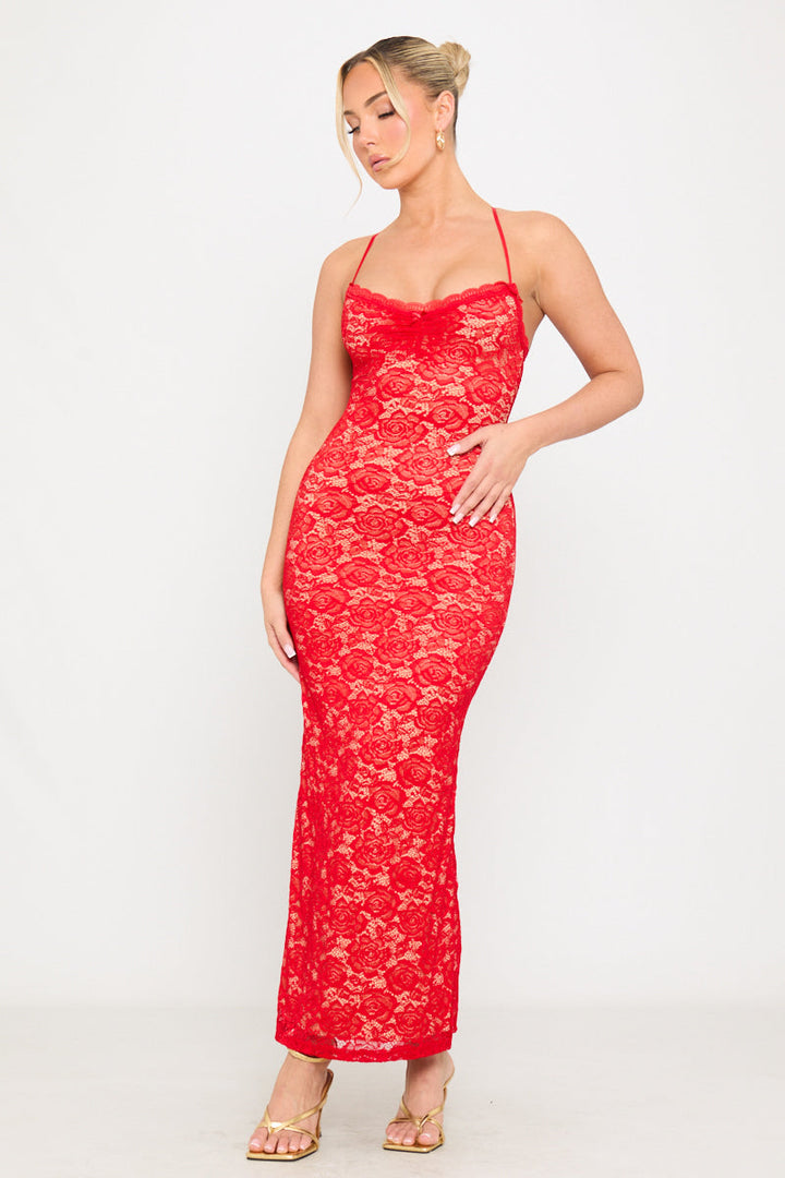 Rotes, figurbetontes Maxikleid mit Spitzenträgern und Herzausschnitt