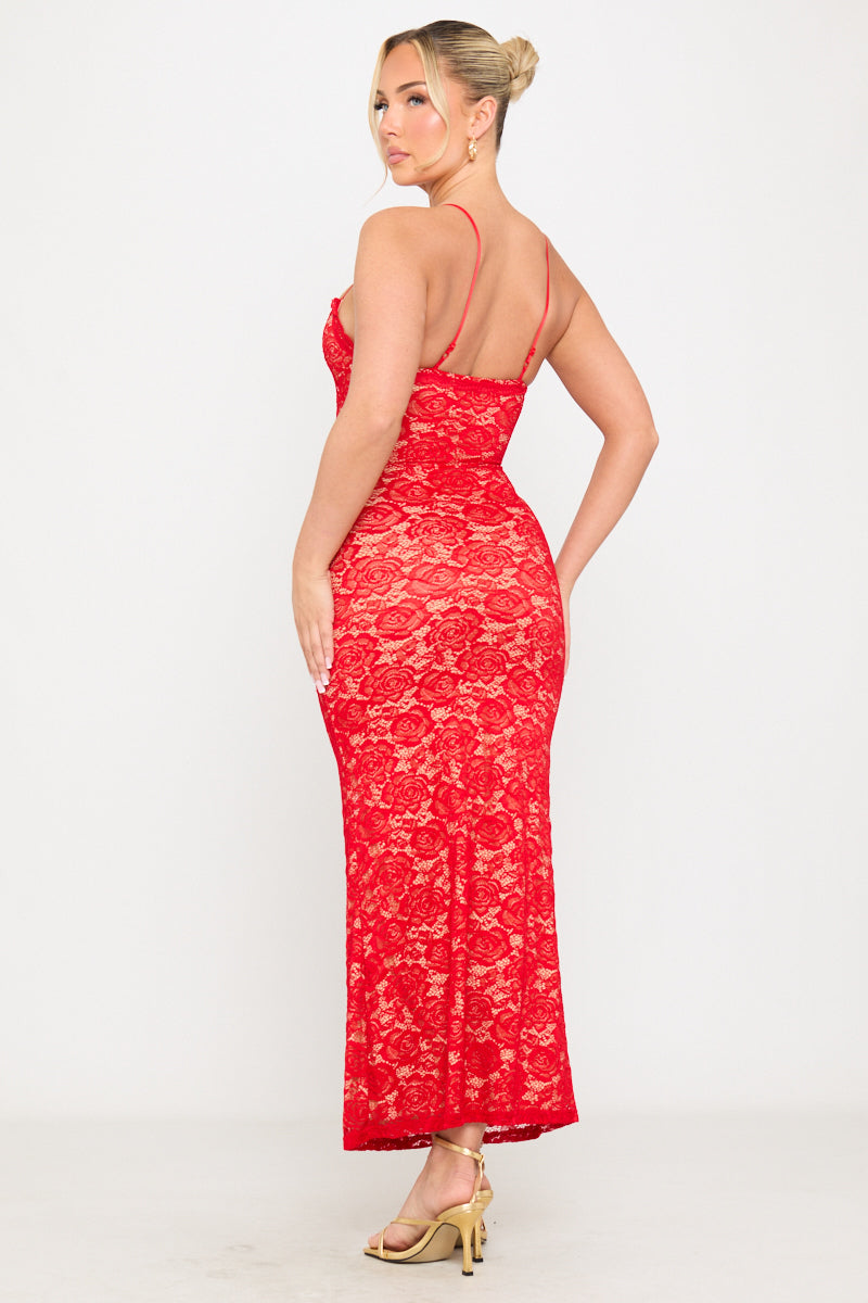Rotes, figurbetontes Maxikleid mit Spitzenträgern und Herzausschnitt