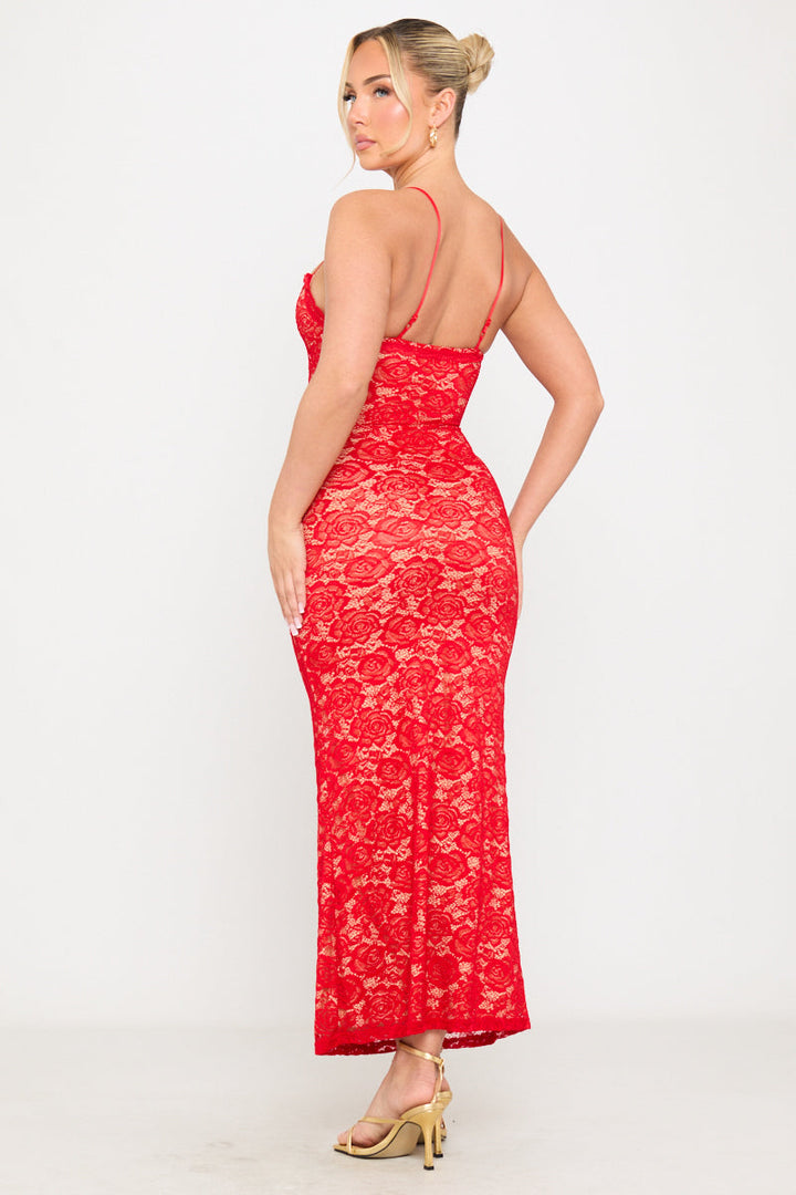 Rotes, figurbetontes Maxikleid mit Spitzenträgern und Herzausschnitt