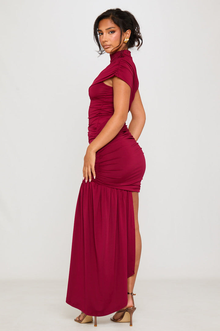 Mini abito drappeggiato con arricciatura e collo alto color bordeaux
