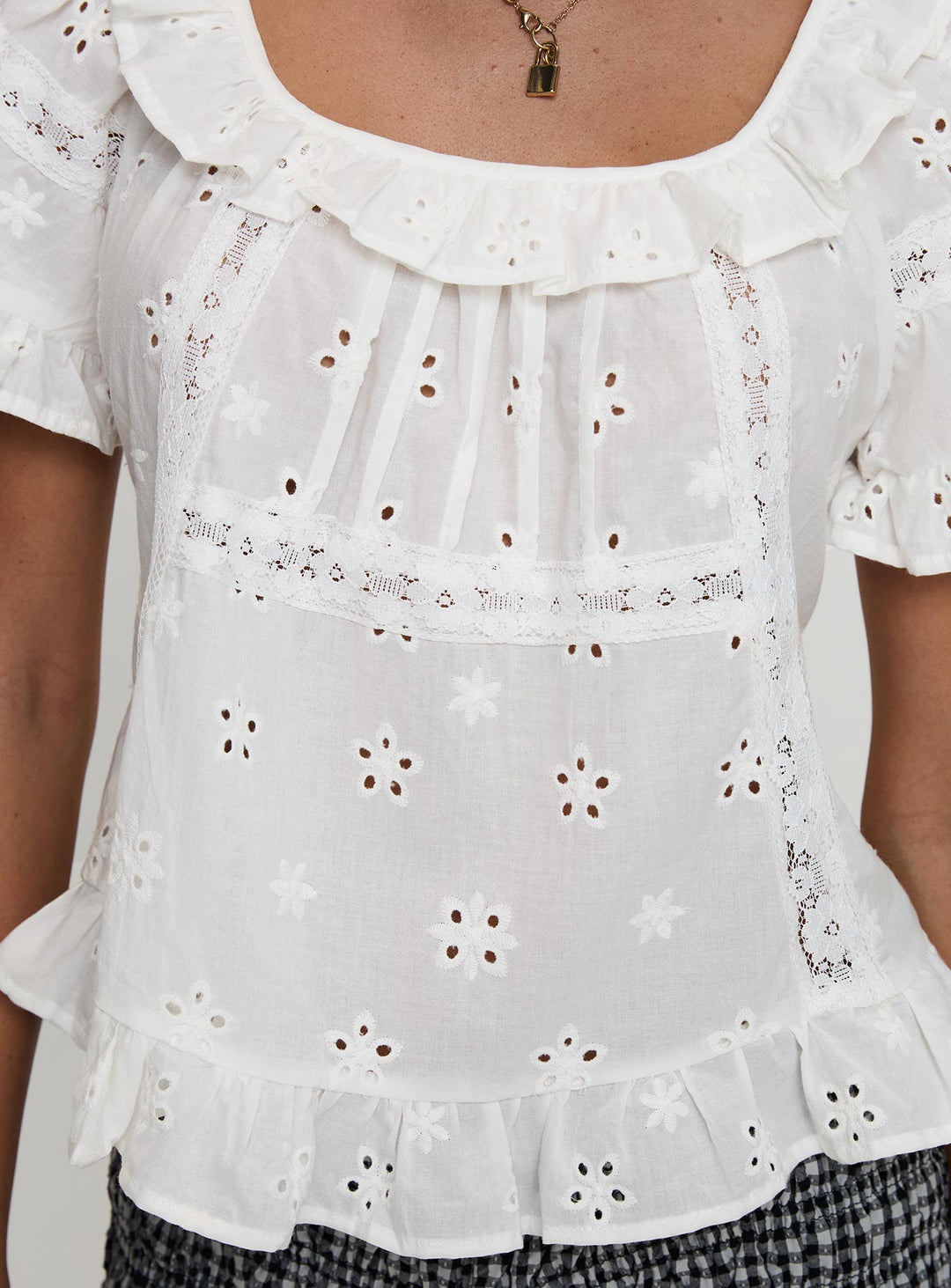 Teigen Broiderie Top Bianco