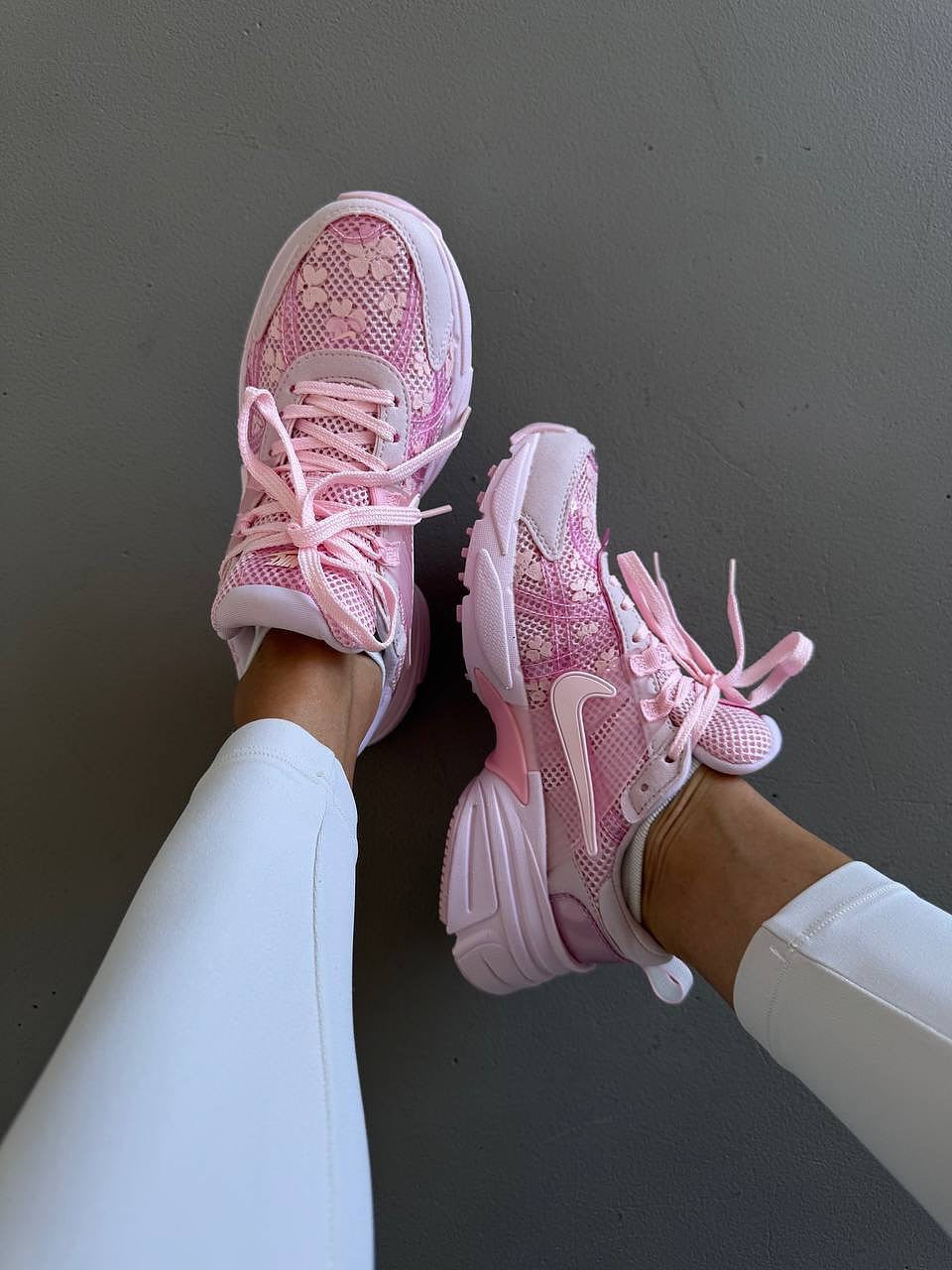 Nike V2K rosa floreale 
