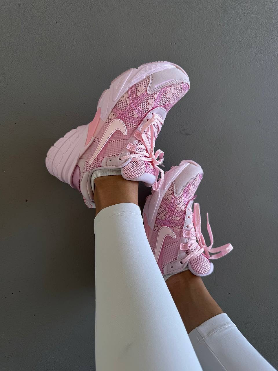 Nike V2K rosa floreale 
